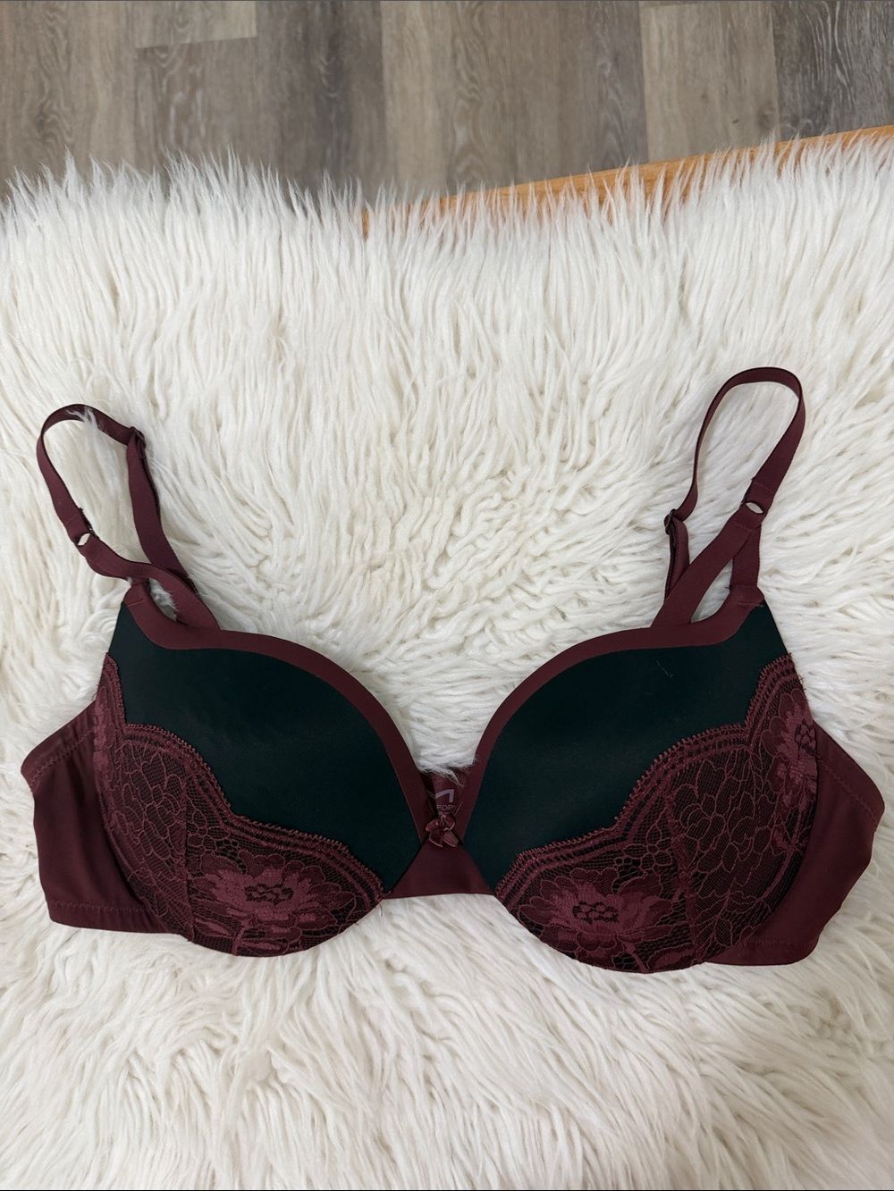 Maidenform Burgundy Lace Underwire Bra Size 38C